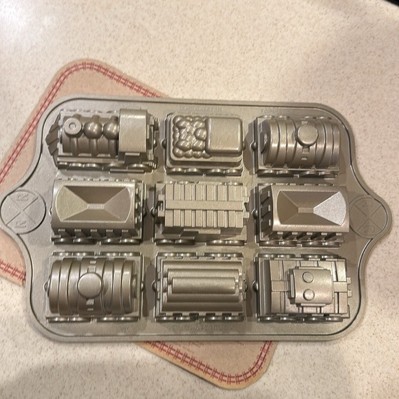 Williams Sonoma Railway / Train Cake Pan by Nordic Warr - Picture 3 of 6